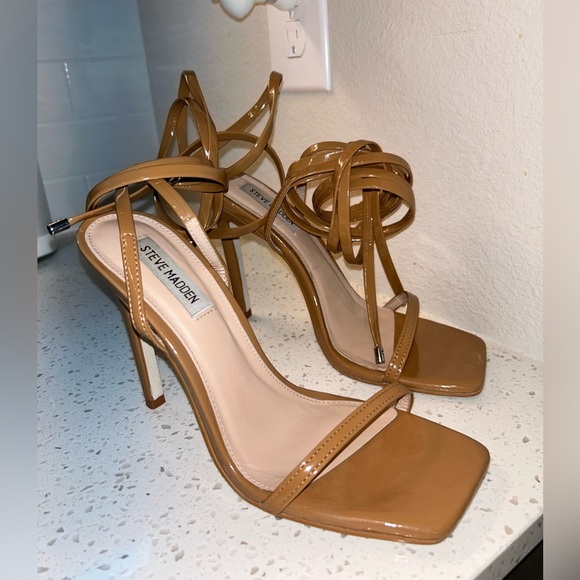 Steve Madden Heels Size 8 women’s brown. Lace up - Picture 2 of 3